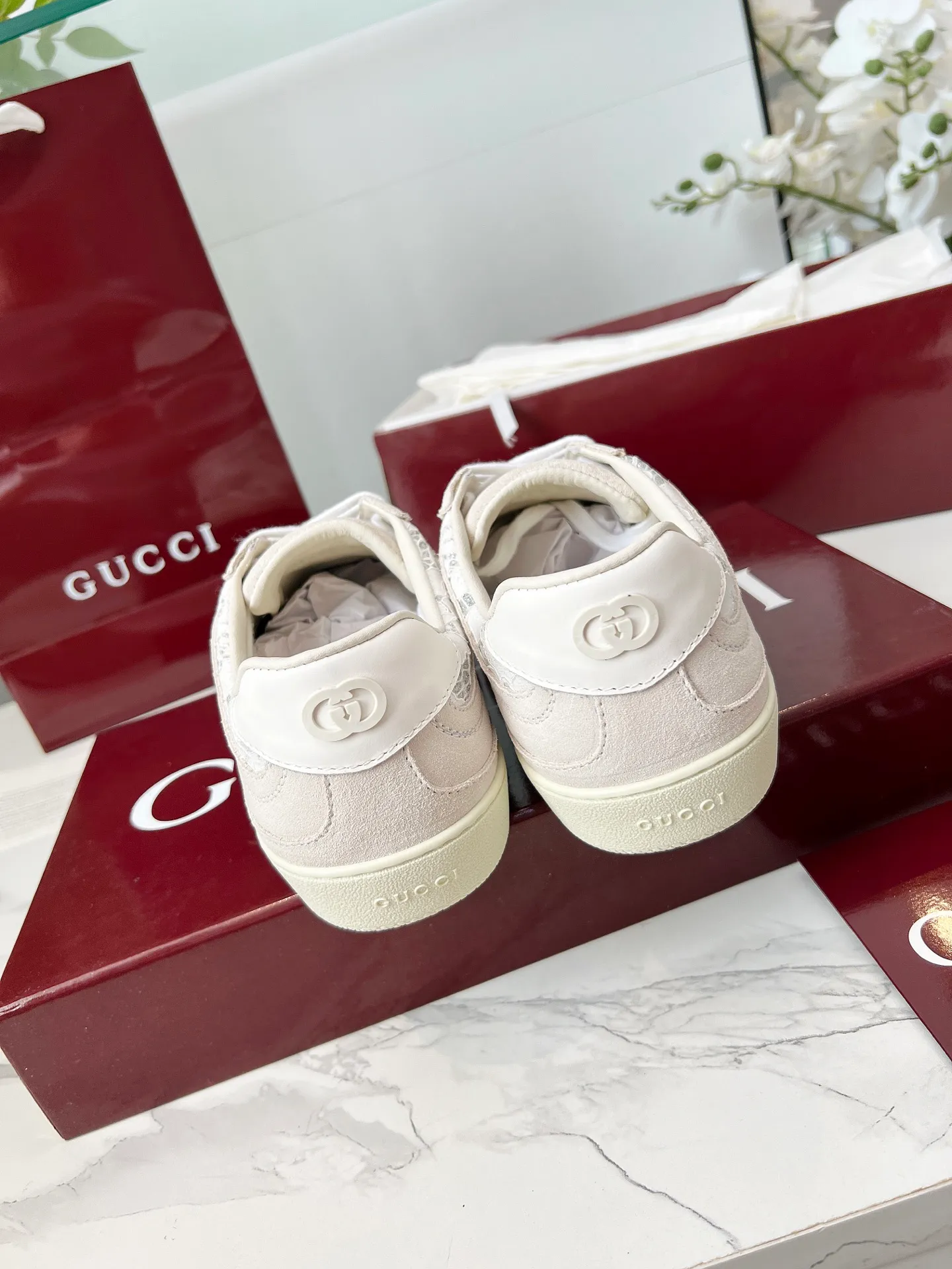 👟👟Ex-factory price 520👟👟 High version GUCCI's latest moral training shoes🔥🔥Double G leather with three-dimensional Gucci letters. The 3D effect creates a free flowing texture of the entire shoe, smooth line design. Light, comfortable and breathable, women's size 35-40, men's size 39-45